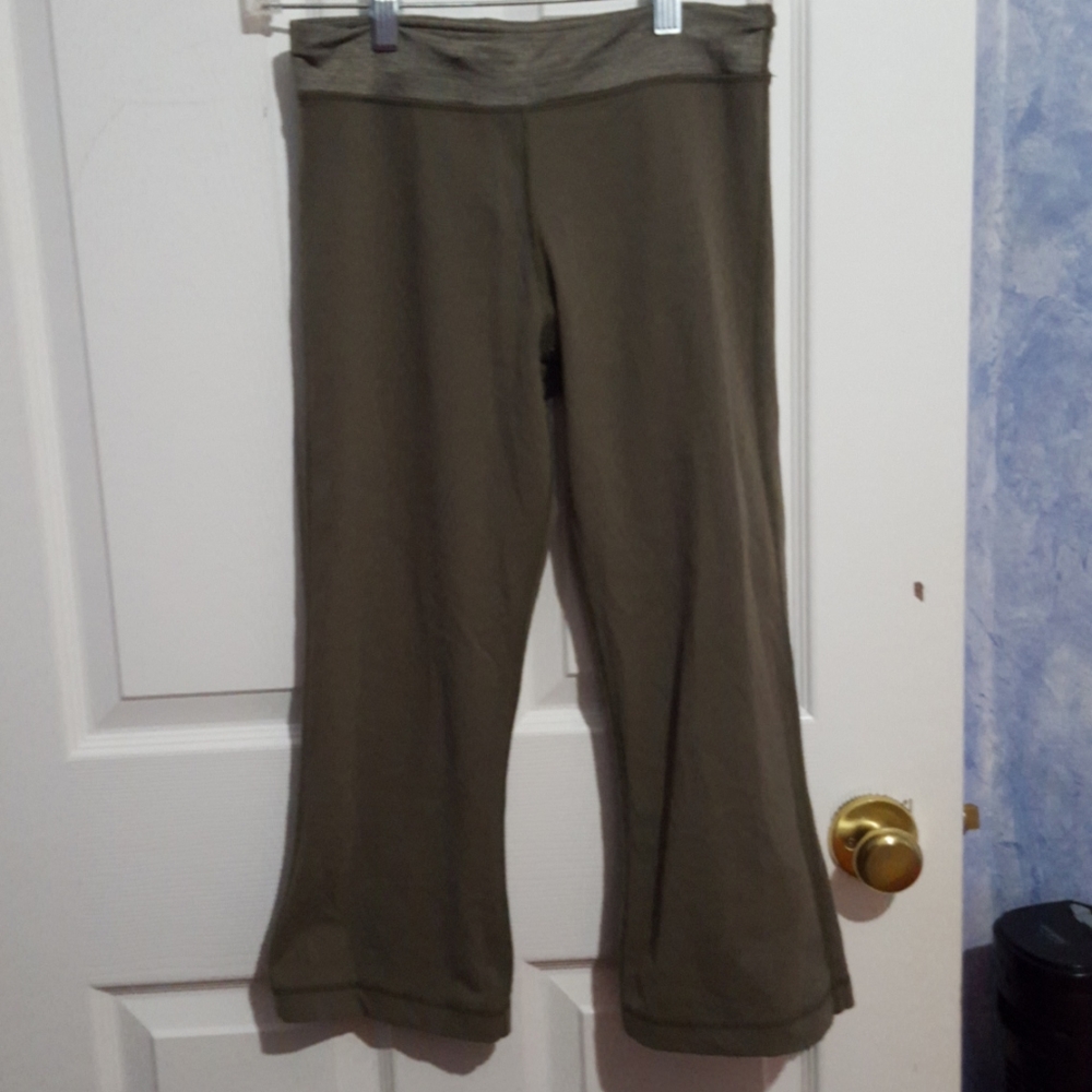 Lululemon capri yoga pants
